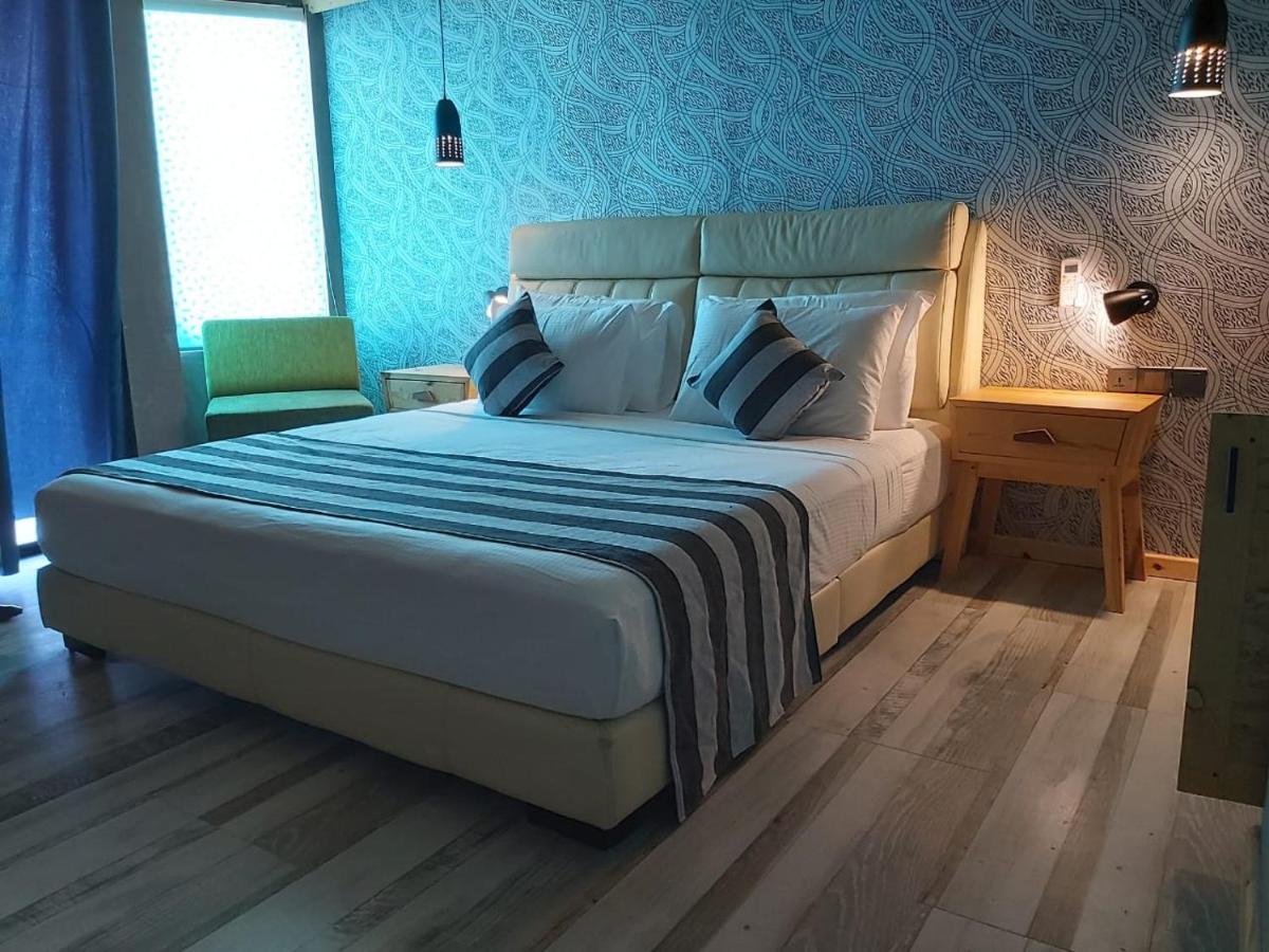 Suncoast Beach Hotel Mirissa Bagian luar foto