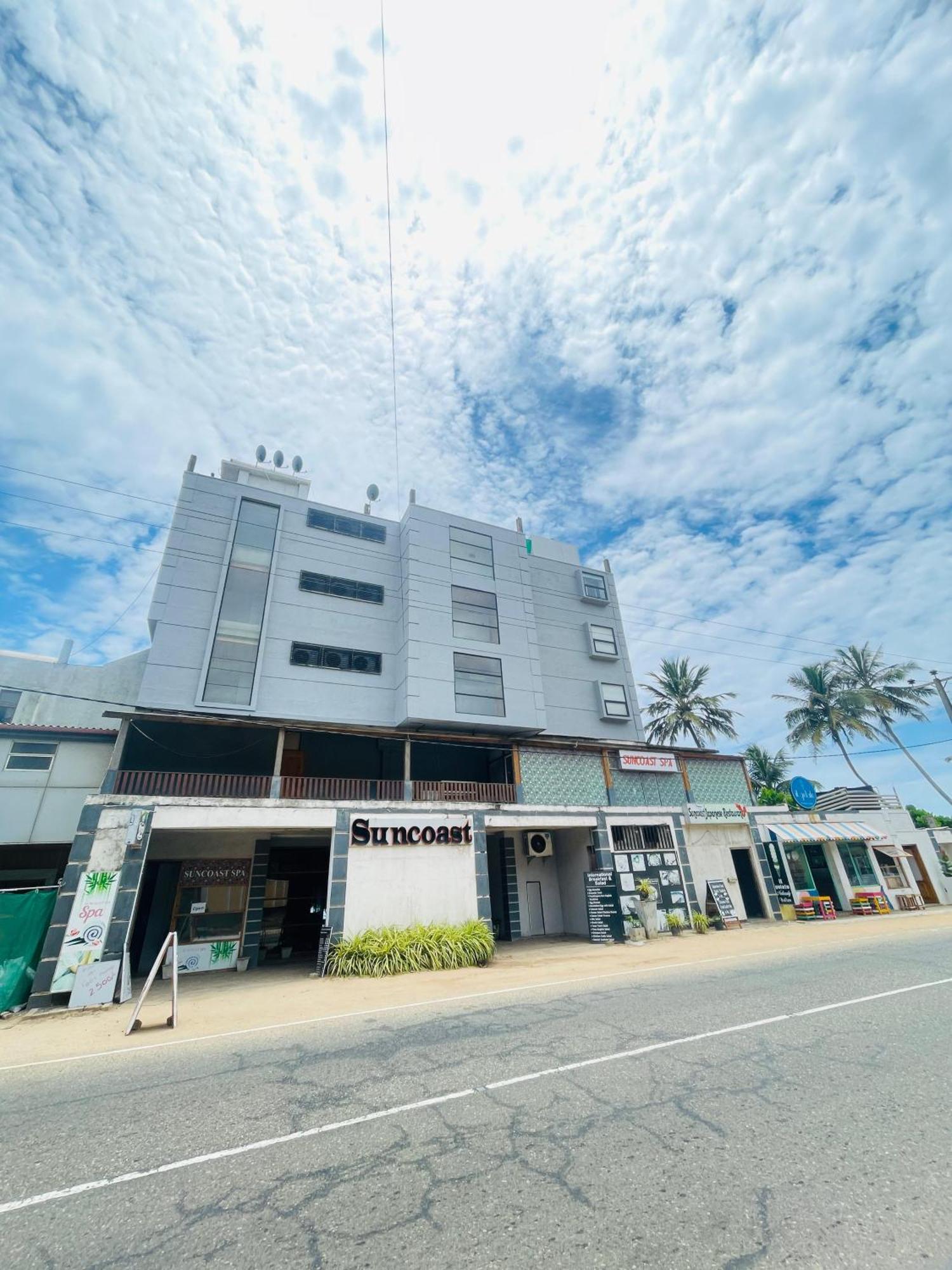 Suncoast Beach Hotel Mirissa Bagian luar foto