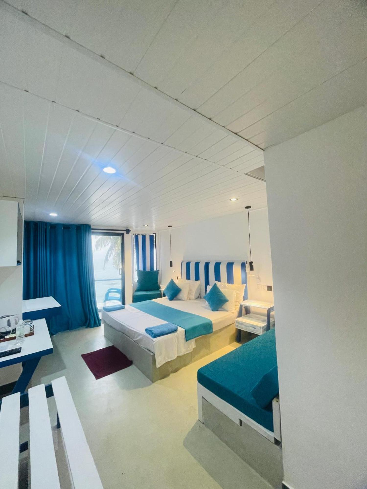 Suncoast Beach Hotel Mirissa Bagian luar foto