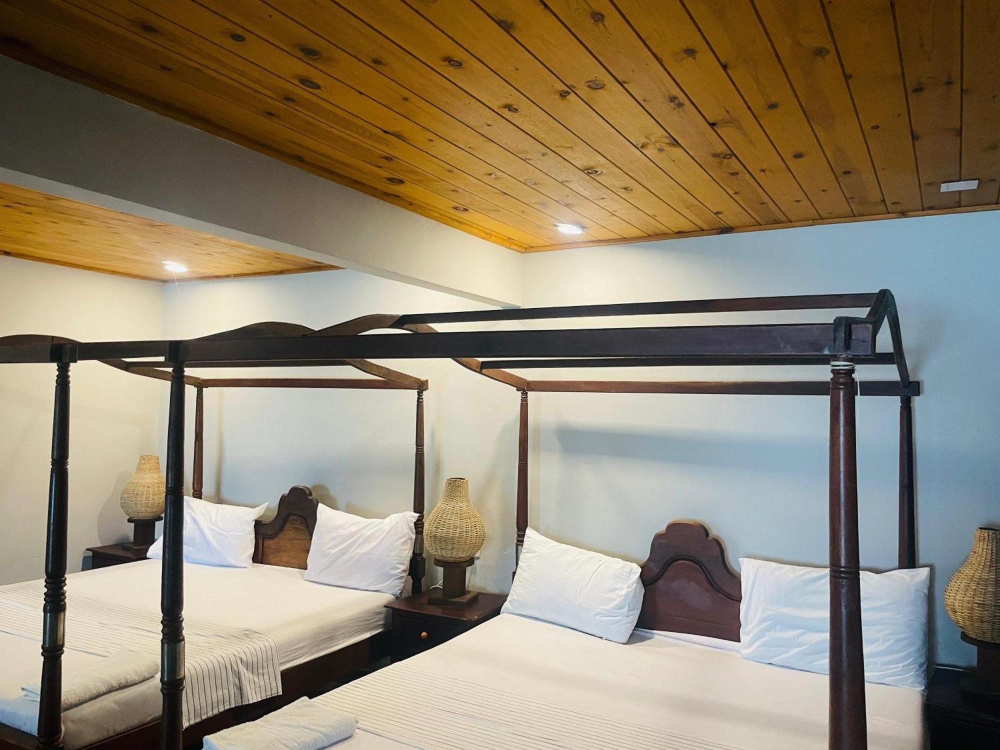 Suncoast Beach Hotel Mirissa Bagian luar foto