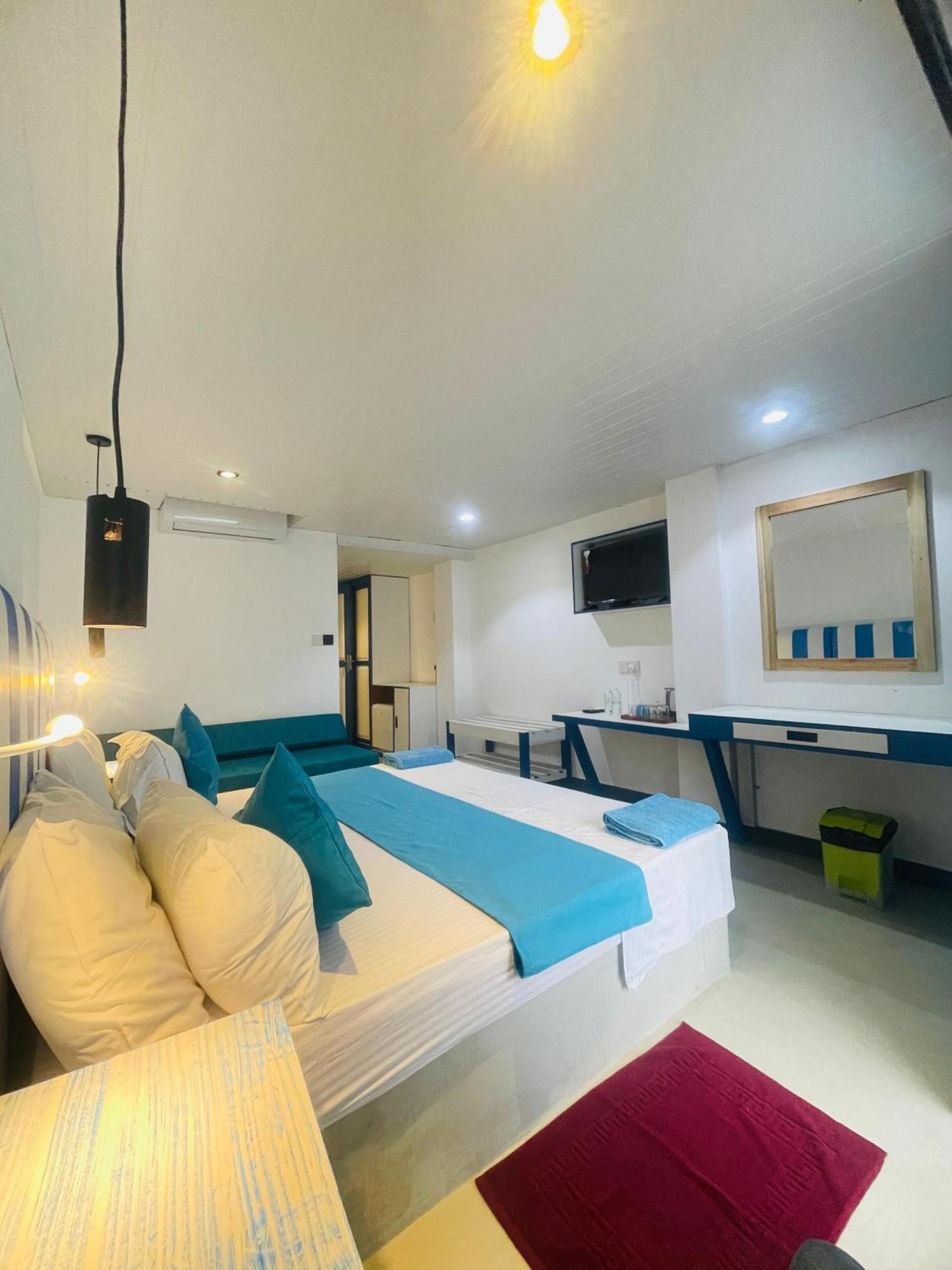 Suncoast Beach Hotel Mirissa Bagian luar foto