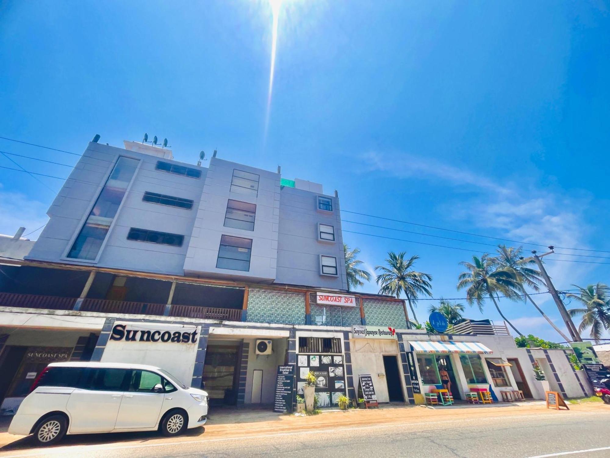 Suncoast Beach Hotel Mirissa Bagian luar foto