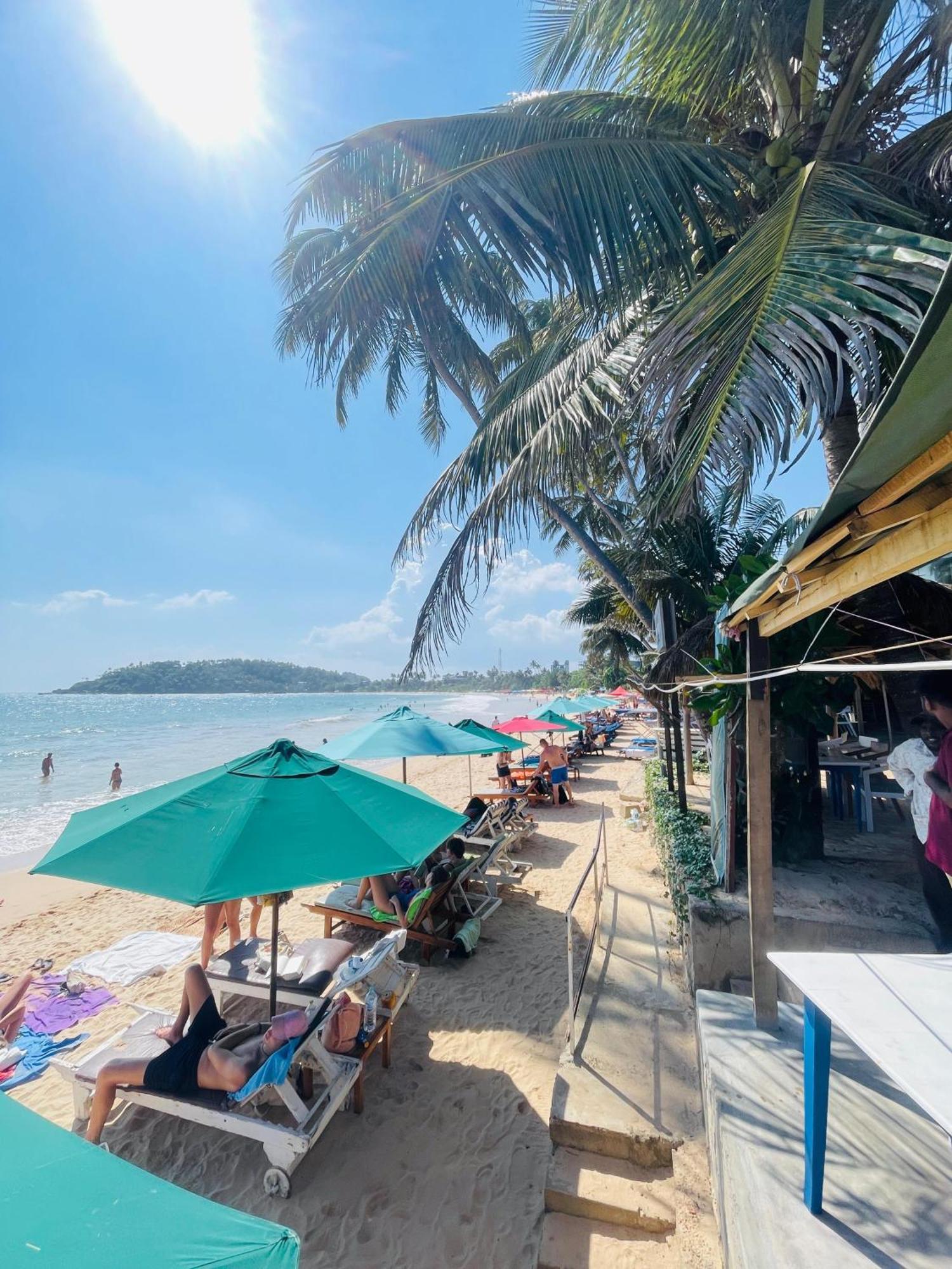 Suncoast Beach Hotel Mirissa Bagian luar foto