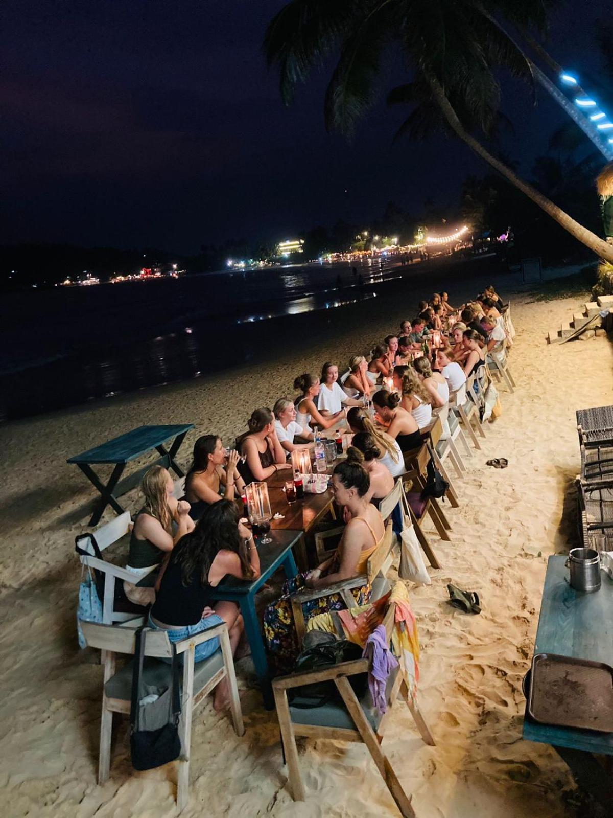 Suncoast Beach Hotel Mirissa Bagian luar foto