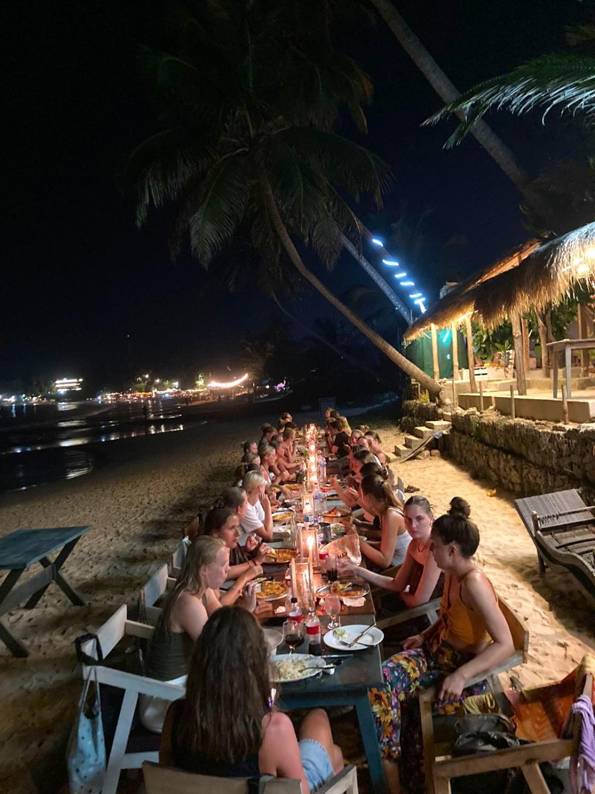 Suncoast Beach Hotel Mirissa Bagian luar foto