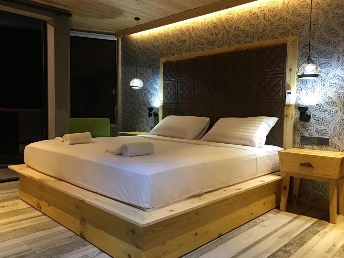 Suncoast Beach Hotel Mirissa Bagian luar foto